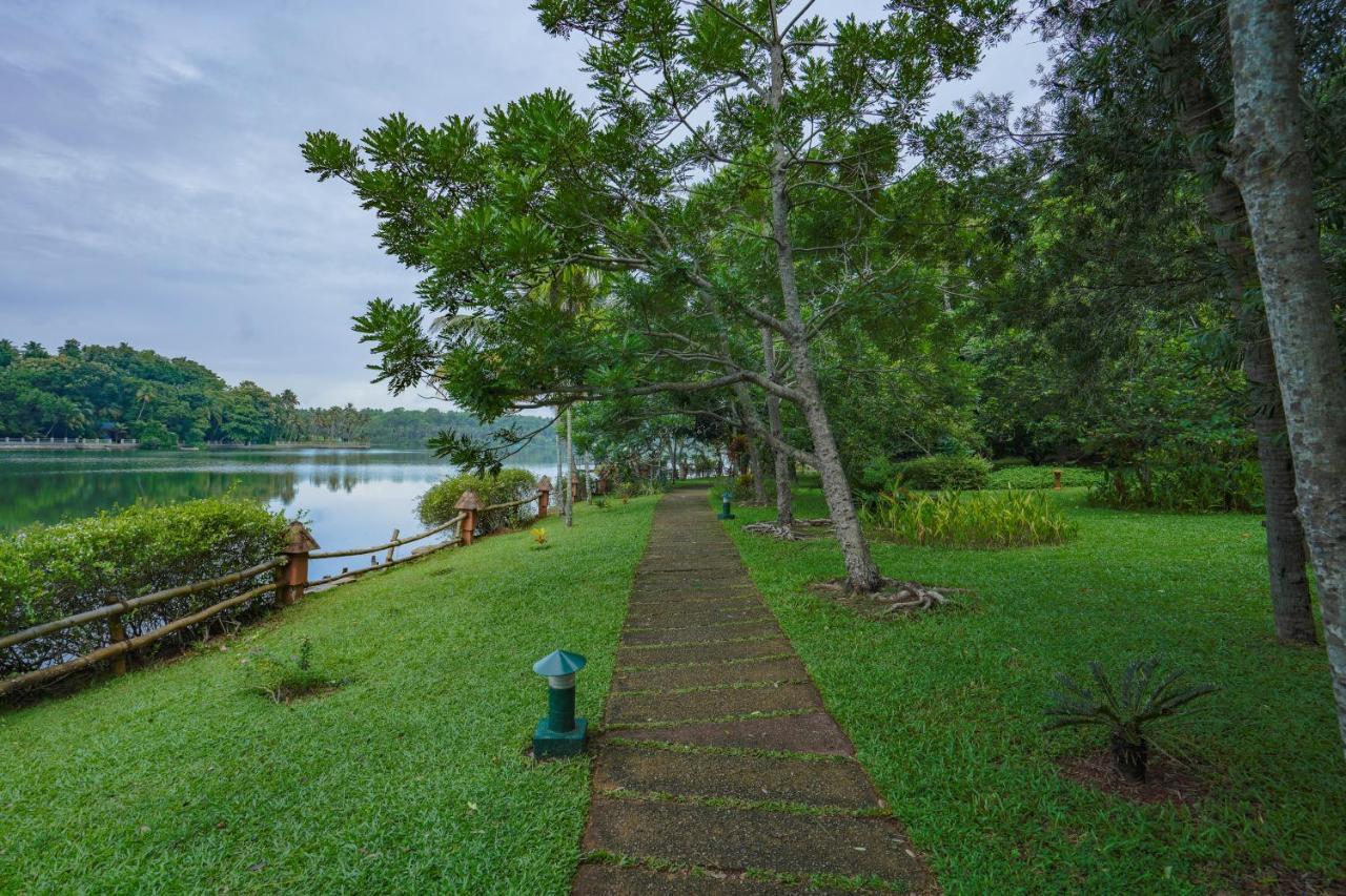 Fragrant Nature Backwater Resort & Ayurveda Spa Kollam Kültér fotó