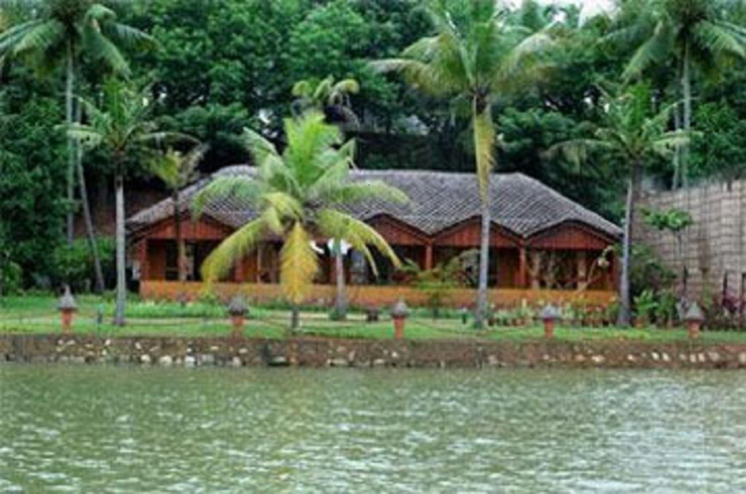 Fragrant Nature Backwater Resort & Ayurveda Spa Kollam Szoba fotó