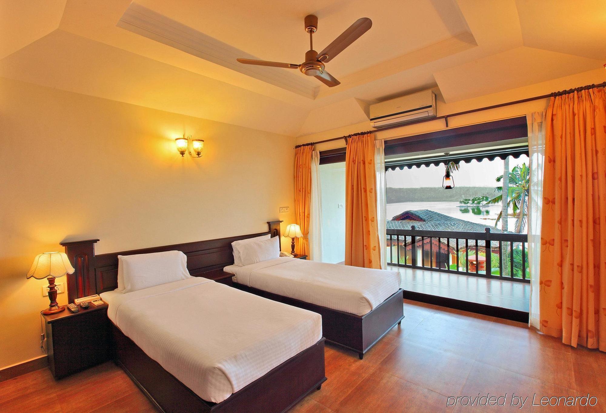 Fragrant Nature Backwater Resort & Ayurveda Spa Kollam Szoba fotó